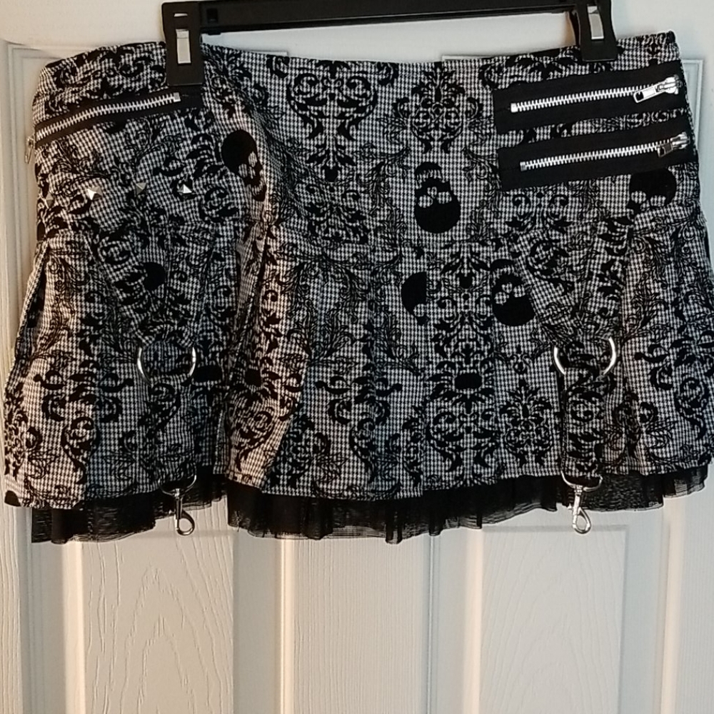 NWOT Skull mini skirt